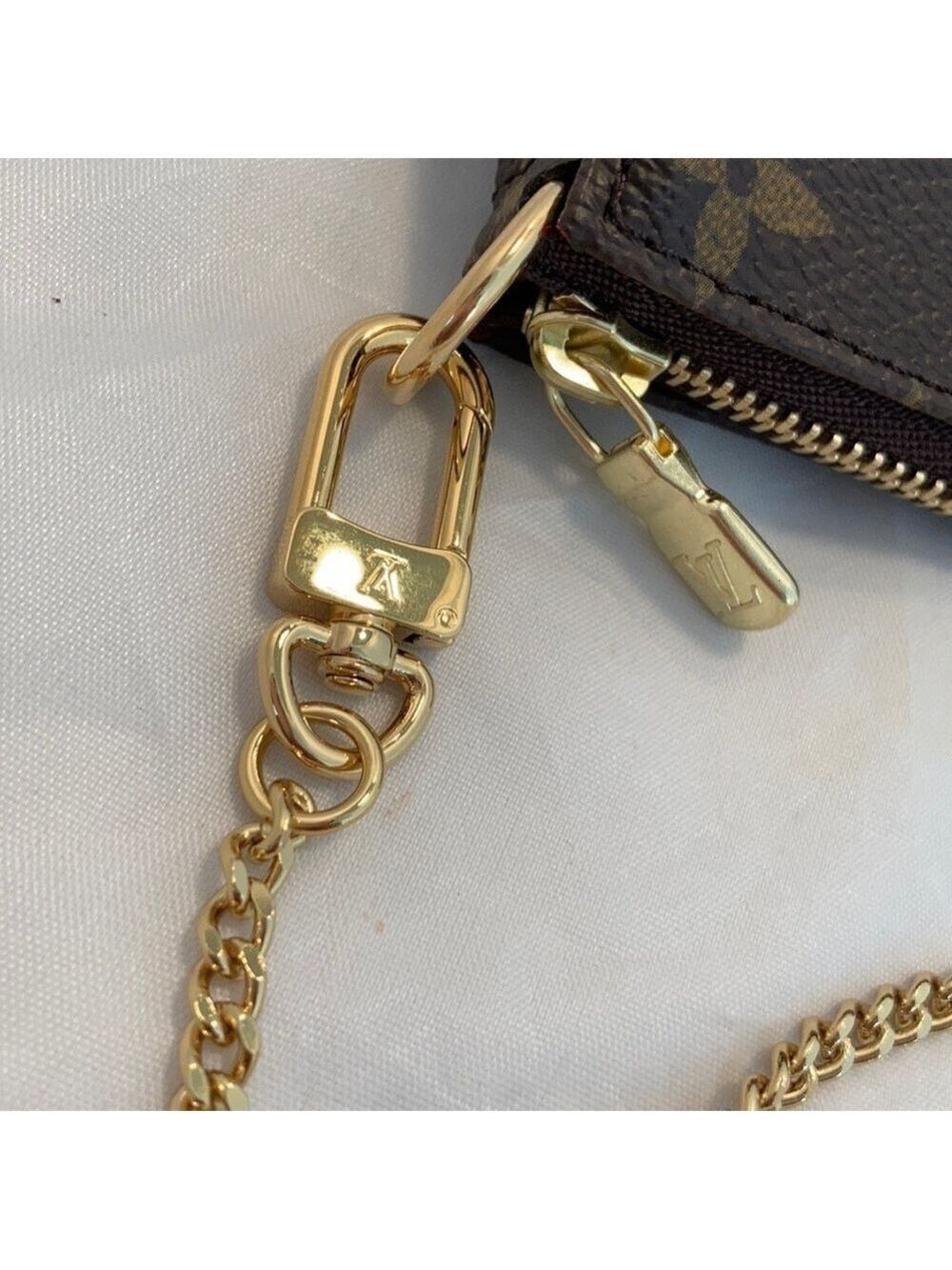 𝅺LOUIS Vuitton Christmas 2020 mini pochette access - Picture 7 of 13